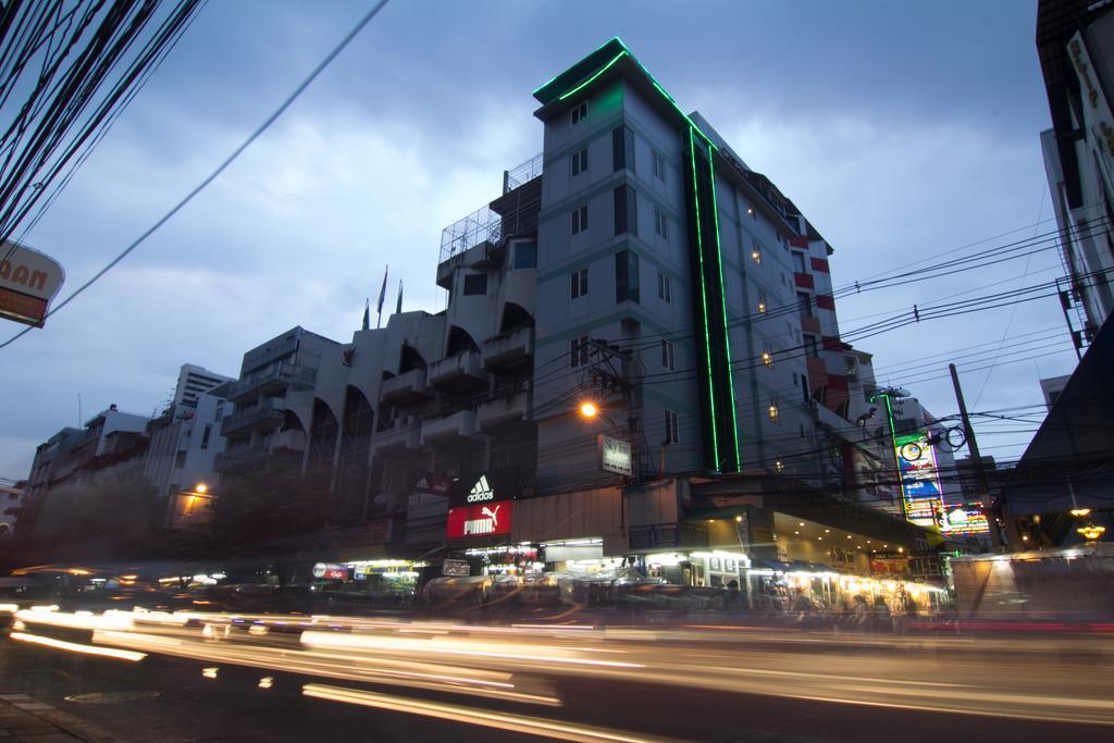 Sky Suites Bangkok Kültér fotó